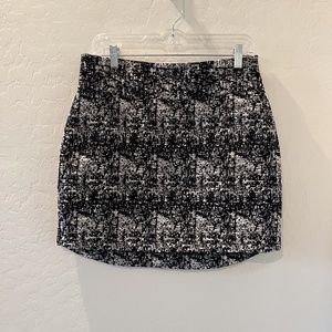 Banana Republic size 8 skirt black and white